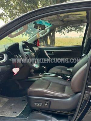 Xe Toyota Fortuner 2.7V 4x2 AT 2017