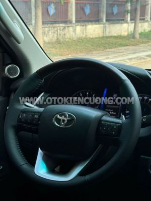 Xe Toyota Fortuner 2.7V 4x2 AT 2017