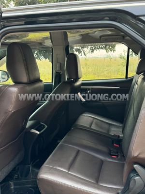 Xe Toyota Fortuner 2.7V 4x2 AT 2017