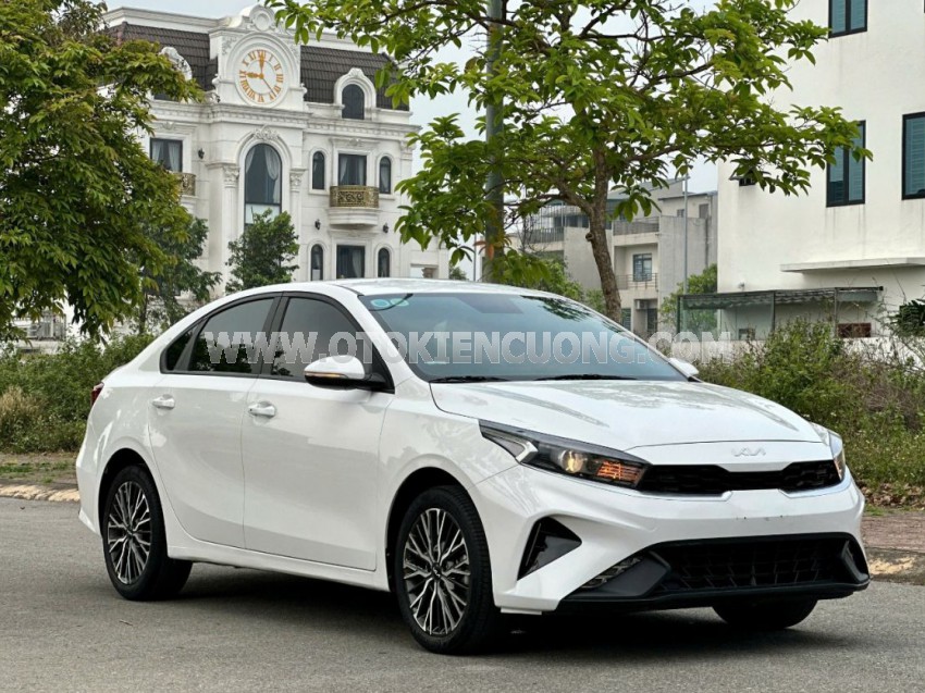 Kia K3 Deluxe 1.6 MT