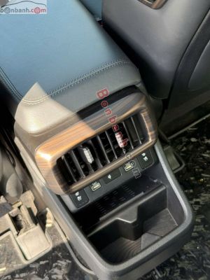 Xe Hyundai Custin Cao Cấp 2.0T 2024