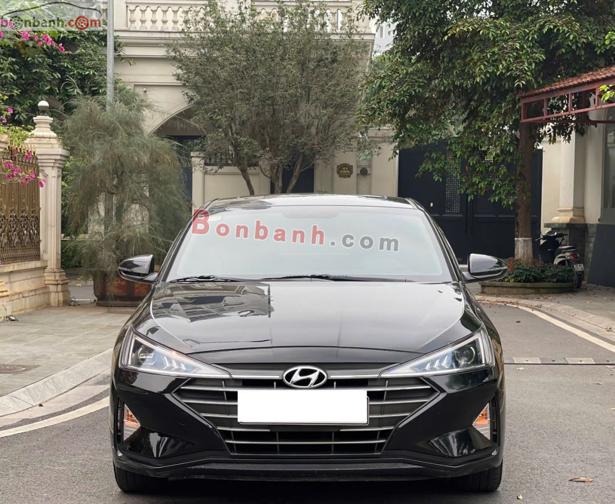 Hyundai Elantra 1.6 AT